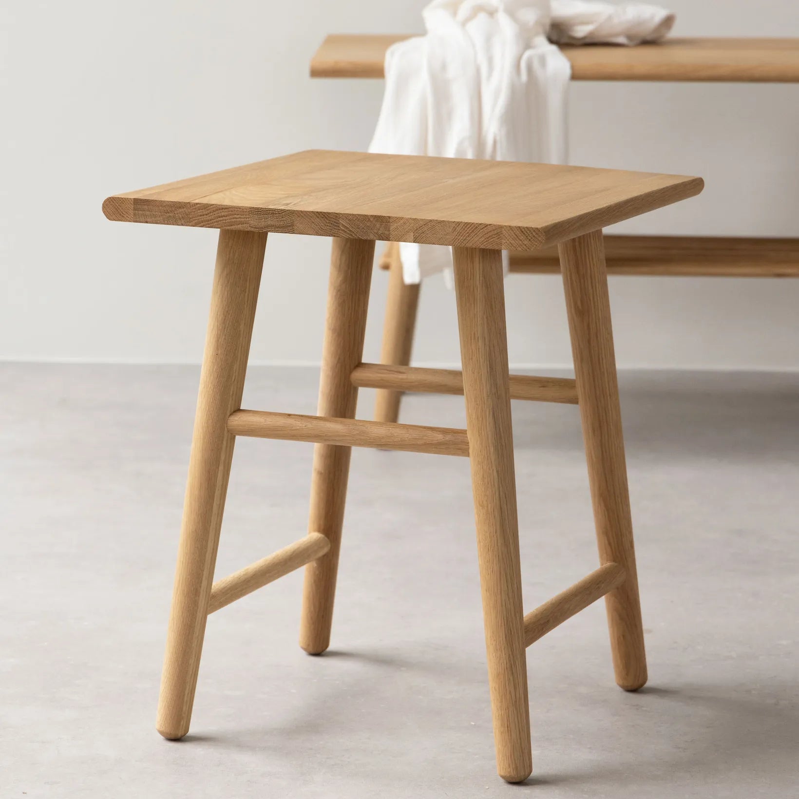 Wood II Hocker FSC-zertifiziertes Eichenholz